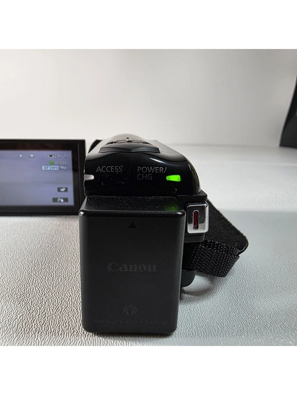 Canon Vixia HF R500 Video Camera Camcorder 32x Optical 57x IS Zoom BUNDLE